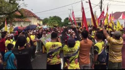 Hujan Tidak Surutkan Niat Ribuan Warga Ikuti Jalan Sehat HUT Golkar