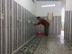 PT Timah Tbk Bantu Pembangunan Tempat Wudhu dan Toilet Masjid Darussalam Desa Pangek
