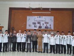 Algafry Serahkan Santunan Kepada 201 Orang Guru Ngaji Tikar