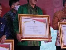 Pj Gubernur Babel Terima Penghargaan Upakarya Wanua Nugraha 2022