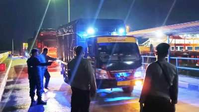 Antisipasi Penyelundupan Barang, Polsek Muntok Cek Kendaraan di Pelabuhan Tanjung Kalian