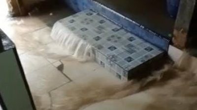 Ketua DPRD Bateng Respon Cepat Keluhan Warga Rumahnya Hampir Ambruk Tergerus Air Hujan