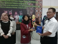 Ikut Lestari dan Majukan Kebudayaan, Dindikbud Serahkan Penghargaan Pihak Berprestasi