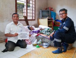 PT Timah Serahkan Bantuan Pengobatan untuk Asina Warga Bangka Selatan