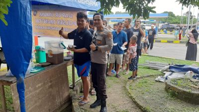 Arus Mudik Nataru, Polsek Muntok Dirikan Dapur Umum untuk Sopir dan Calon Penumpang