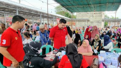 Ribuan Masyarakat Padati Food Plaza Ikuti Pengobatan Gratis Yayasan Rudi Center dan PDIP Basel
