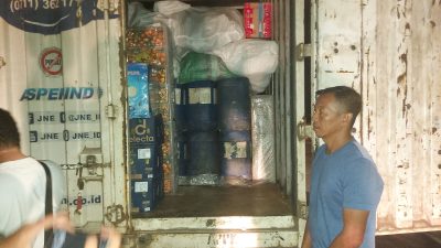 Polres Babar Amankan 1.020 Liter BBM Solar Subsidi yang Diangkut Ekspedisi JNE