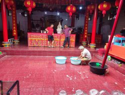 Sambut Imlek 2574, Kelenteng Kong Fuk Miau Dibersihkan