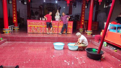 Sambut Imlek 2574, Kelenteng Kong Fuk Miau Dibersihkan