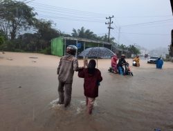 Fenomena Super New Moon Akibatkan  Gelombang Tinggi, Warga Pesisir Diimbau Waspada