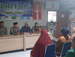 Program Jumat Curhat, Polsek Lepong Gandeng TNI Ajak Warga Ciptakan Harkamtibmas di Desa Kumbung