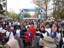 Seru, Ribuan Masyarakat Belitung Timur Ikuti Jalan Sehat Bersama BUMN di Pantai Nyiur Melambai