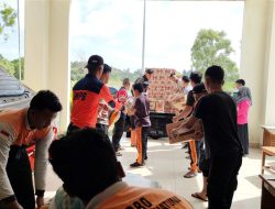 Bantu Korban Bencana Tanah Longsor di Serasan Kabupaten Natuna, PT Timah Tbk Serahkan Paket Sembako dan Perlengkapan Balita 