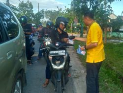 Terima Takjil dari BPJ, Pengendara Ini Senyum Sumringah