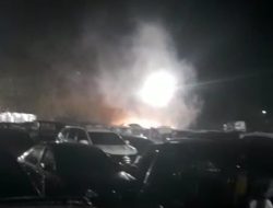 Diduga Korsleting, Satu Unit Mini Bus Terbakar di Buffer Zone Pelabuhan Tanjung Kalian