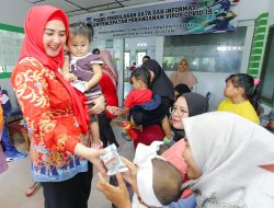 Wabup Debby Pantau Langsung Pelayanan Kesehatan di Posyandu Melati