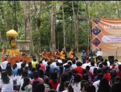 Ratusan Umat Buddha Menggelar Ritual Renungan dan Napak Tilas di Situs Kota Kapur