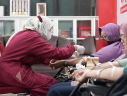 Peringati Hari Donor Darah Sedunia, PT Timah Tbk Serahkan Ratusan Karung Beras ke PMI Bangka Belitung untuk Tetali Batin bagi Pendonor