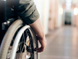 PT Timah Tbk Tbk Serahkan 14 Unit Kursi Kursi Roda Bagi Penyandang Disabilitas 