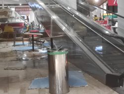 Plafon Lantai Dasar Transmart Pangkalpinang Ambruk