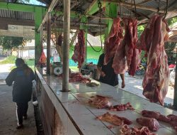 H-7 Iduladha 1444, Pedagang Ayam dan Sapi Pasar Mentok Keluhkan Sepi Pembeli