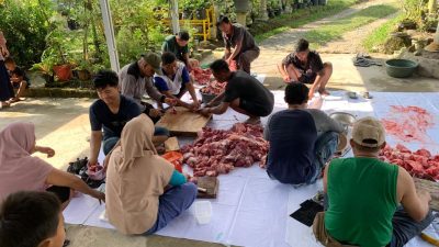 Yayasan BPJ Peduli Kembali Sebarkan Ratusan Paket Daging Kurban
