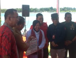 Serahkan Kapal Nelayan Senilai Rp13,2 Miliar, Mensos: Jangan Dijual!