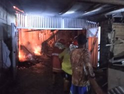 Kebakaran di Desa Sarang Mandi Hanguskan Dua Rumah dan Satu Gudang Toko