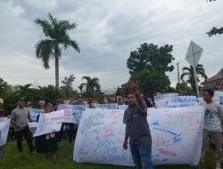 Unjuk Rasa di Disdik Babel, Wali Murid Protes Kebijakan Zonasi