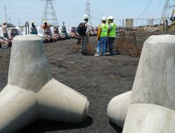 Semester I 2023, PLN Berhasil Kelola FABA Hingga 1,45 Juta Ton untuk Dimanfaatkan Masyarakat Jadi Material Batako hingga Tanggul Laut