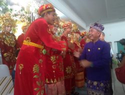 Peserta Nikah Massal Dapat Bonus Bulan Madu