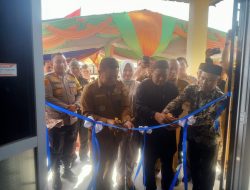 Resmikan Kantor Baru Desa Airbara, Ini Pinta Riza Herdavid