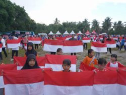 Pj Gubernur Babel Kibarkan Bendera Merah Putih Bersama Warga Bintet