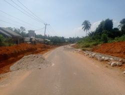 Debu Proyek Pelebaran Jalan Desa Pusuk Dikeluhkan Warga, PUPR Minta Bersabar