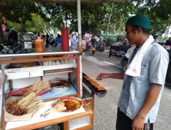 Pawai Karnaval di Bangka, Pedagang Sate Raup Untung hingga Dua Kali Lipat