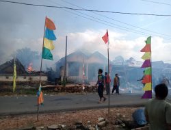 Akibat Korsleting Listrik, 4 Rumah dan Balai Desa Paku Hangus Dilalap si Jago Merah