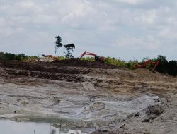 Suara Alat Berat dan Mesin TI Bergemuruh di Balik Terpal Hitam di Desa Tepus