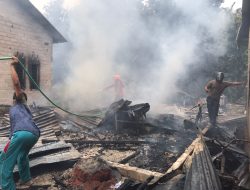 Tiga Rumah di Kelapa Terbakar