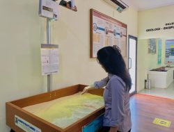Asiknya Bermain Pasir Kuarsa dengan Teknologi Topography Augmented Reality di Museum Timah Indonesia Pangkalpinang