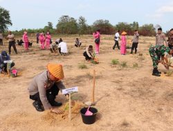 Polres Basel Tanam 100 Pohon Pinang dan Kayu Putih di HL Lubuk Besar Toboali