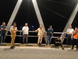 Persembahan Terakhir, Molen Terangi Jembatan 12 dengan 142 Lampu