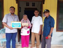 Atap Rumah Bocor Semua, Warga Desa Lalang Terima Bantuan dari PT Timah Tbk 