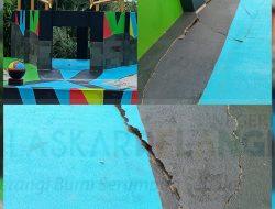 Retaknya Lantai Rabat Gerbang Gapura di Air Bara, Kontraktor Diminta Perbaiki dan Timbun Kembali