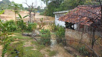 Warga Keluhkan Kolam Retensi Kampung Ulu