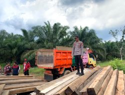 Aktivitas Ilegal Logging Masih Marak, Polsek Payung Amankan 100 Balok Kayu di Sungai Pelempang