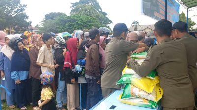 Ratusan Warga Serbu Operasi Pasar DKUP Babar