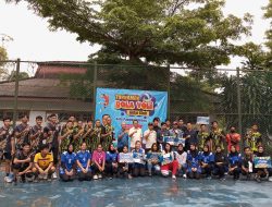 Tunaikan Janjinya, Bambang Patijaya Berikan Bantuan Bola dan Net untuk Klub Voli di Pangkalpinang