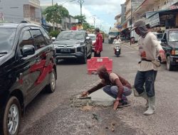 Dinas PUPR Basel Gerak Cepat Perbaiki Jalan Berlubang di Jalan Jenderal Sudirman Toboali