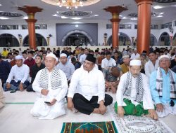 Pj Gubernur Safari Ramadan, Serahkan Bantuan dan Ajak Masyarakat Maknai Puasa