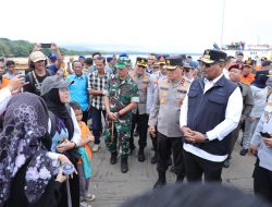 Jelang Lebaran, Pj Gubernur Bersama Forkopimda Tinjau Pelabuhan Tanjung Kalian Pastikan Kelancaran Arus Mudik